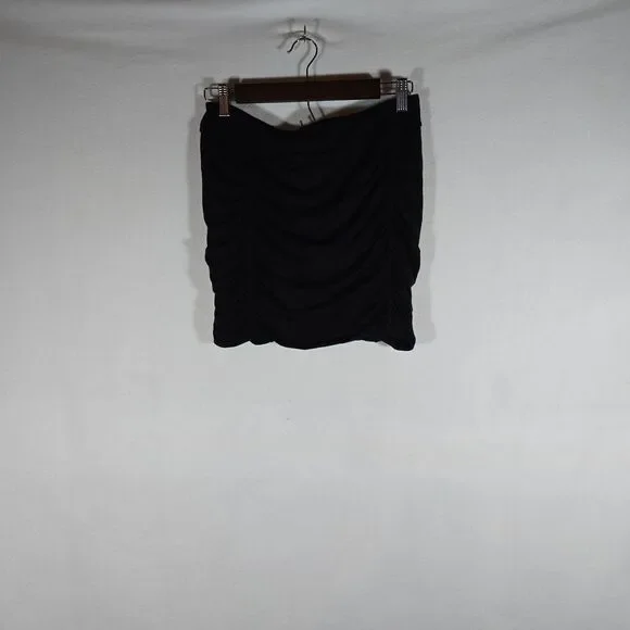 Athleta women's shorts, black, gently used, size Small, athletic fit - Picture 6 of 11